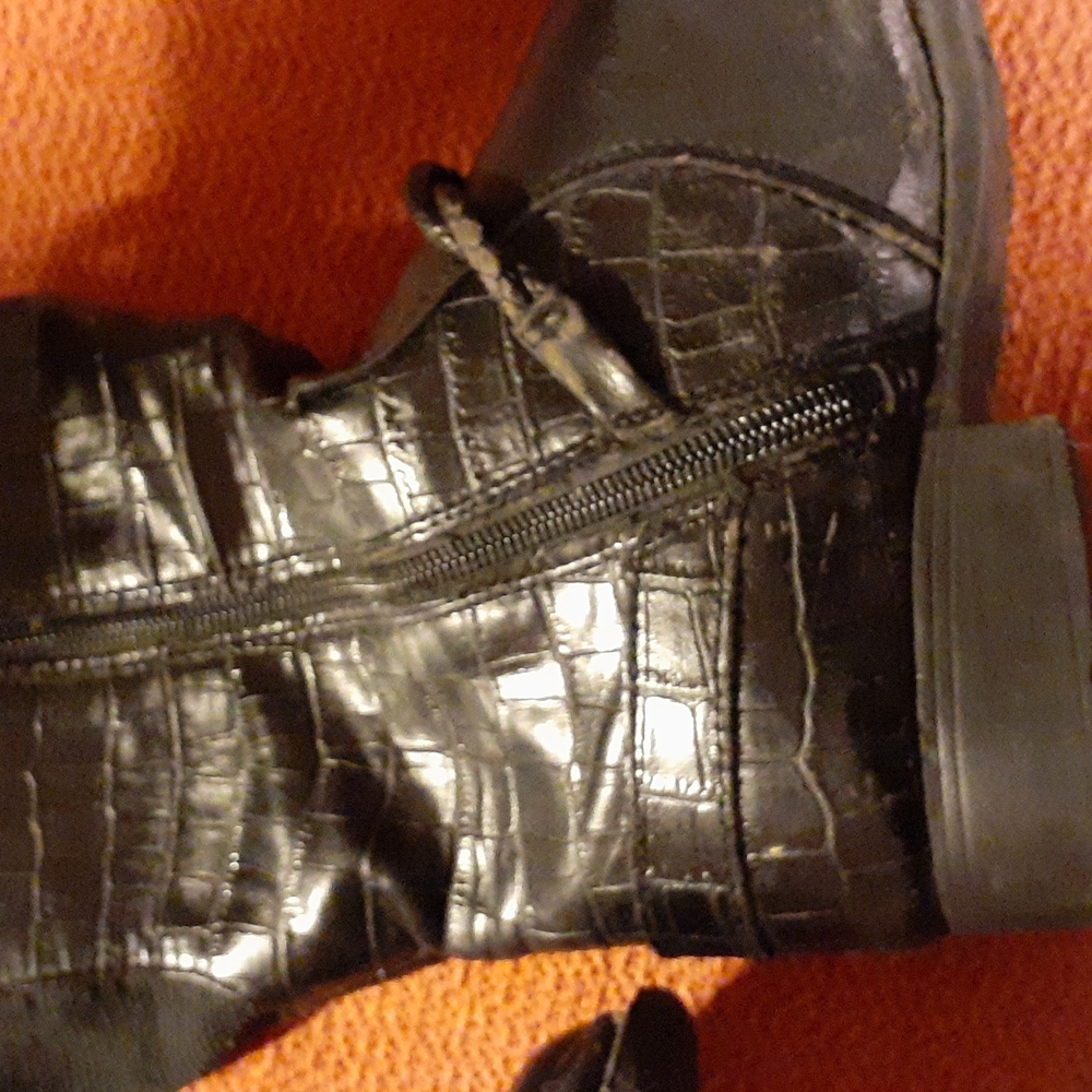 Boots - Picture 4 of 8